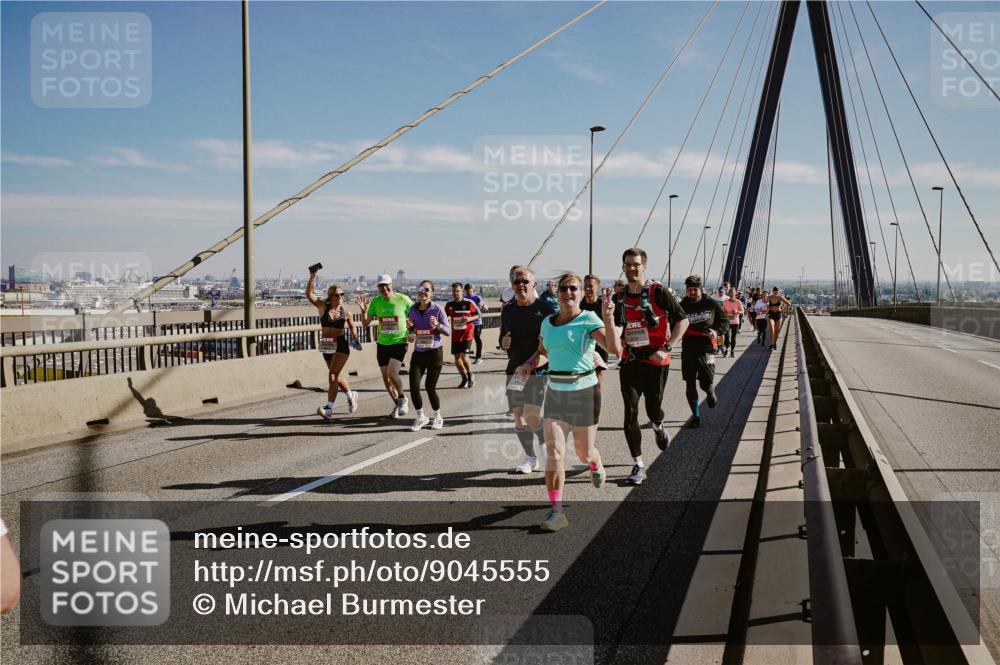 03.10.2025 - Köhlbrandbrückenlauf Michael Burmester http://msf.ph/oto/9045555 03.10.2025 12:27:59 Position 1  meine-sportfotos.de