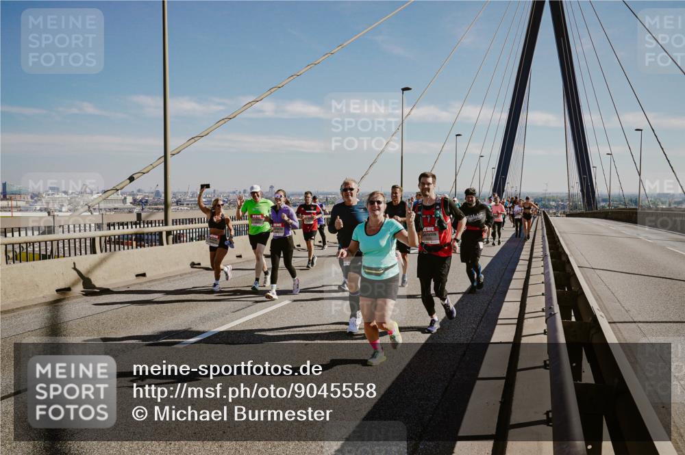 03.10.2025 - Köhlbrandbrückenlauf Michael Burmester http://msf.ph/oto/9045558 03.10.2025 12:27:59 Position 1  meine-sportfotos.de