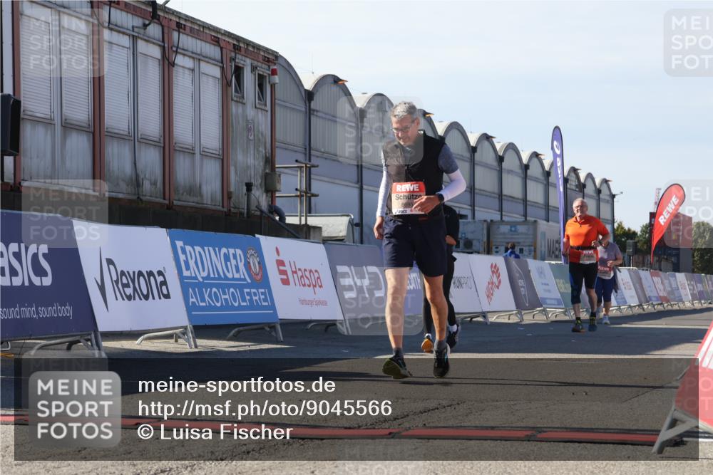 03.10.2025 - Köhlbrandbrückenlauf Luisa Fischer http://msf.ph/oto/9045566 03.10.2025 13:45:19 Ziel 5015, 5600, 6264, 6695 meine-sportfotos.de