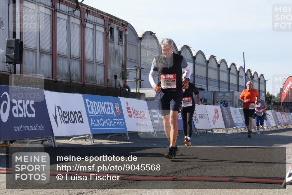 03.10.2025 - Köhlbrandbrückenlauf Luisa Fischer http://msf.ph/oto/9045568 03.10.2025 13:45:19 Ziel 5015, 5600, 6264, 6695 meine-sportfotos.de