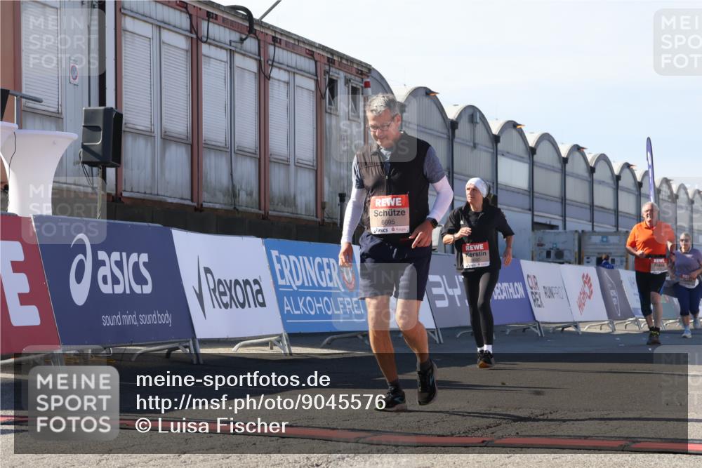 03.10.2025 - Köhlbrandbrückenlauf Luisa Fischer http://msf.ph/oto/9045576 03.10.2025 13:45:20 Ziel 5015, 5600, 6264, 6695 meine-sportfotos.de