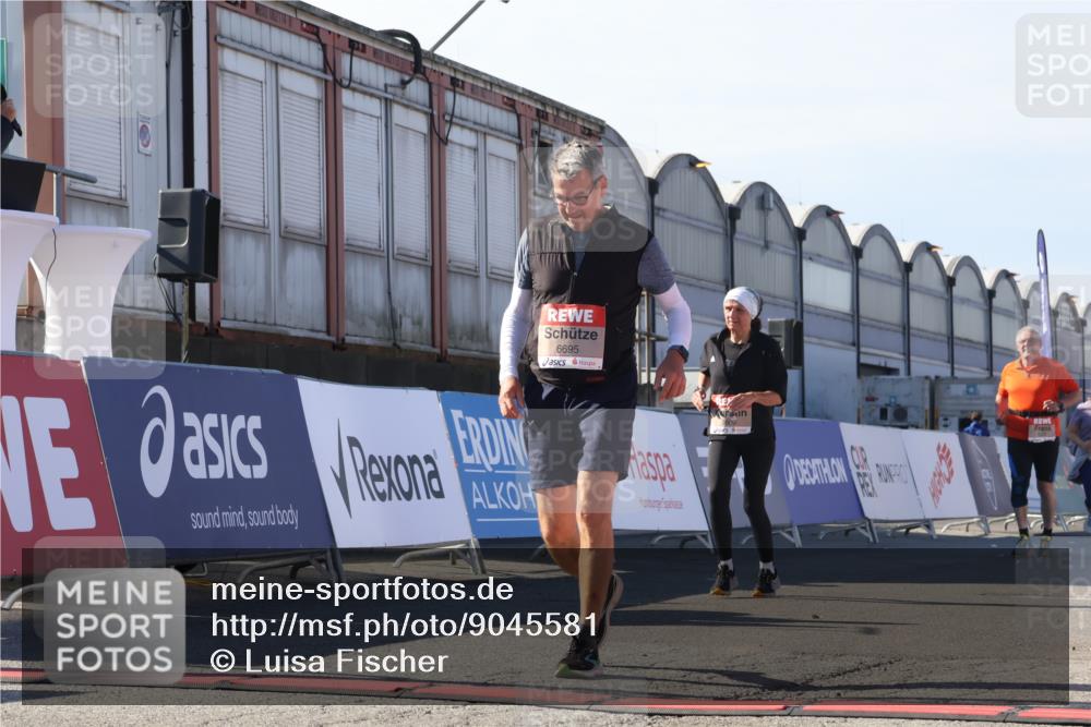 03.10.2025 - Köhlbrandbrückenlauf Luisa Fischer http://msf.ph/oto/9045581 03.10.2025 13:45:20 Ziel 5015, 5600, 6264, 6695 meine-sportfotos.de