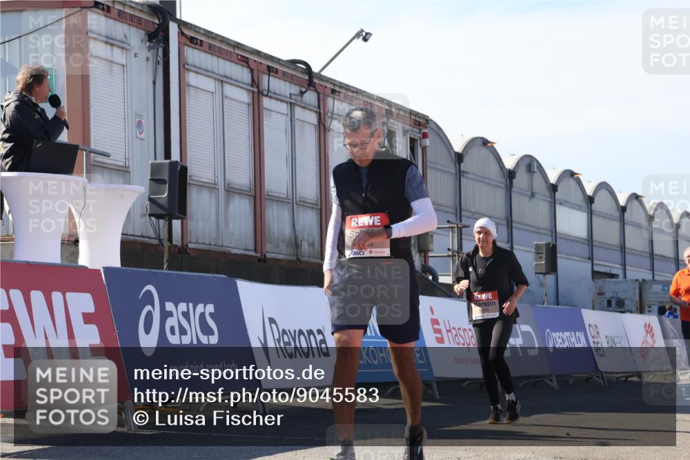 03.10.2025 - Köhlbrandbrückenlauf Luisa Fischer http://msf.ph/oto/9045583 03.10.2025 13:45:20 Ziel 5015, 5600, 6264, 6695 meine-sportfotos.de
