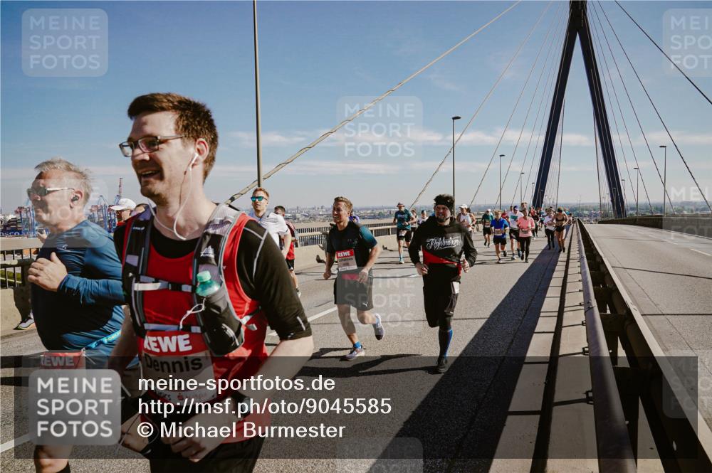 03.10.2025 - Köhlbrandbrückenlauf Michael Burmester http://msf.ph/oto/9045585 03.10.2025 12:28:01 Position 1 4656, 5520 meine-sportfotos.de