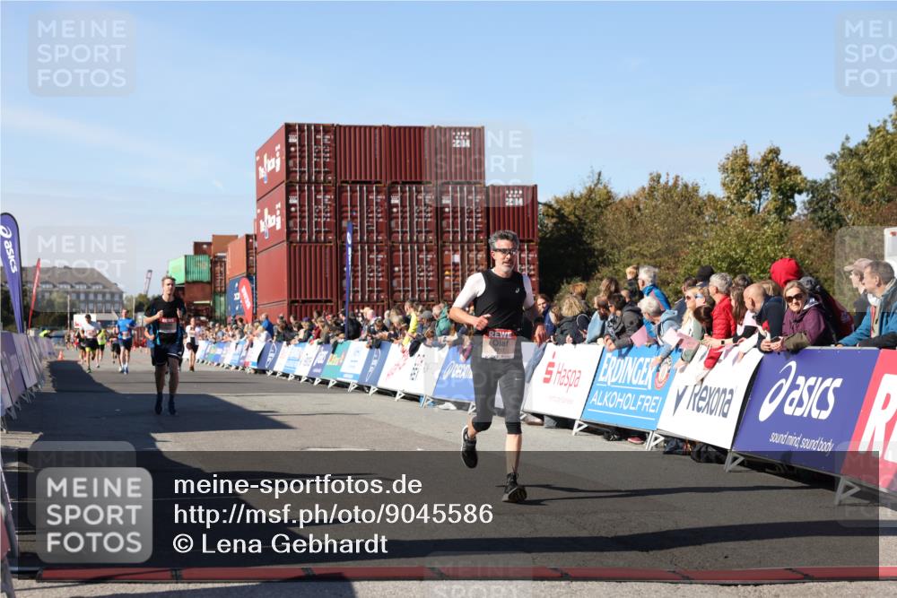 03.10.2025 - Köhlbrandbrückenlauf Lena Gebhardt http://msf.ph/oto/9045586 03.10.2025 13:01:16 Ziel 4039, 4737, 5779, 5915, 6307, 6614 meine-sportfotos.de