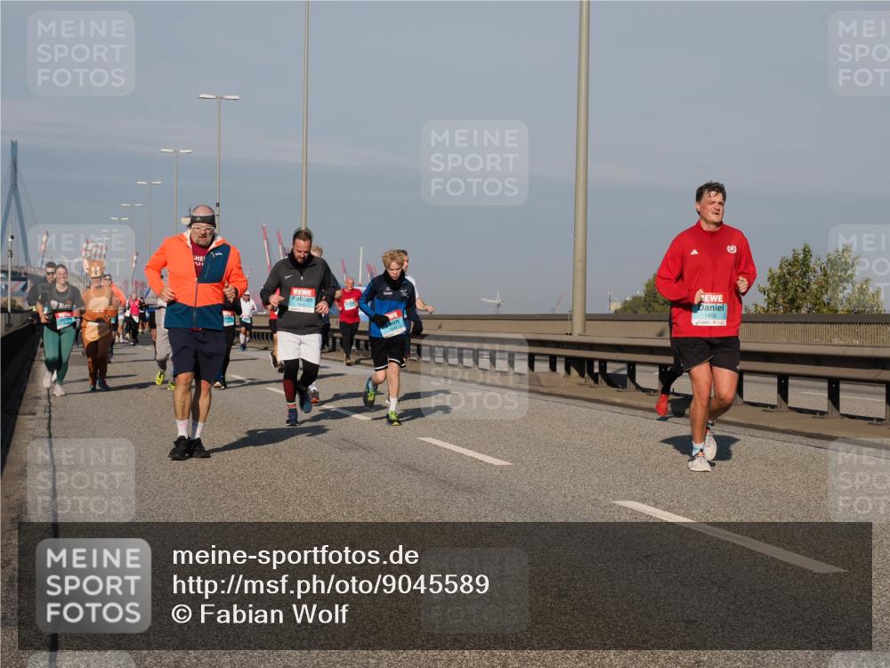 03.10.2025 - Köhlbrandbrückenlauf Fabian Wolf http://msf.ph/oto/9045589 03.10.2025 09:57:53 Position 3 1, 2, 3645, 1456 meine-sportfotos.de