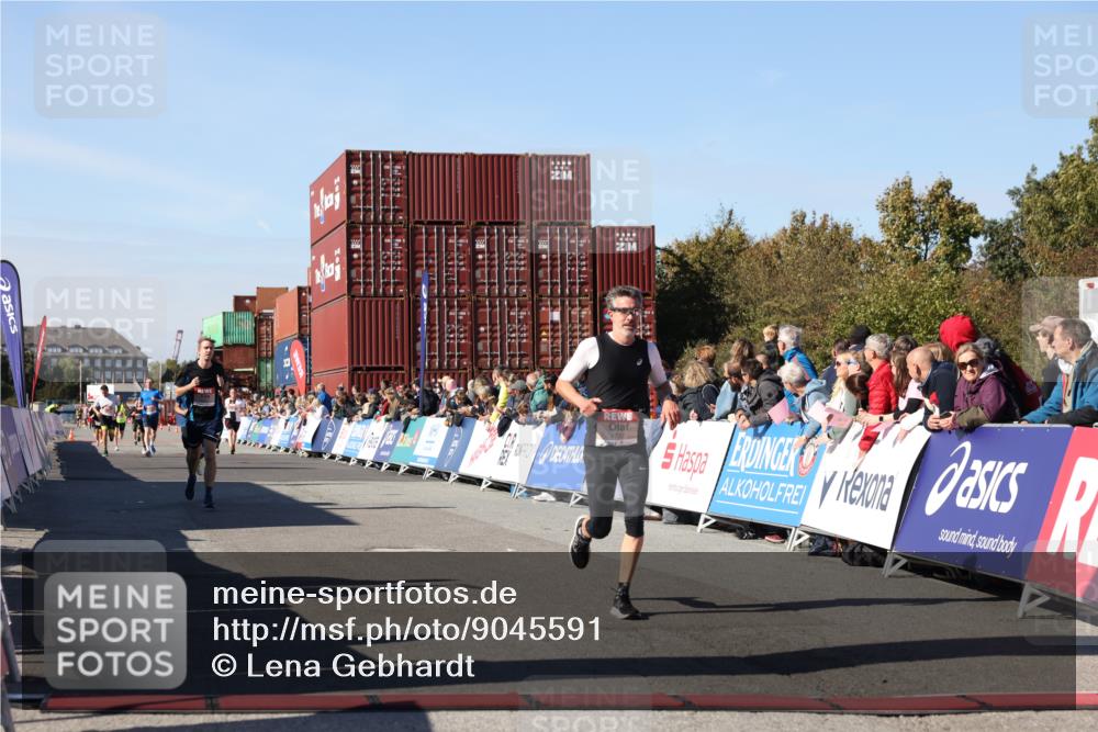 03.10.2025 - Köhlbrandbrückenlauf Lena Gebhardt http://msf.ph/oto/9045591 03.10.2025 13:01:16 Ziel 4039, 4737, 5779, 5915, 6307, 6614 meine-sportfotos.de