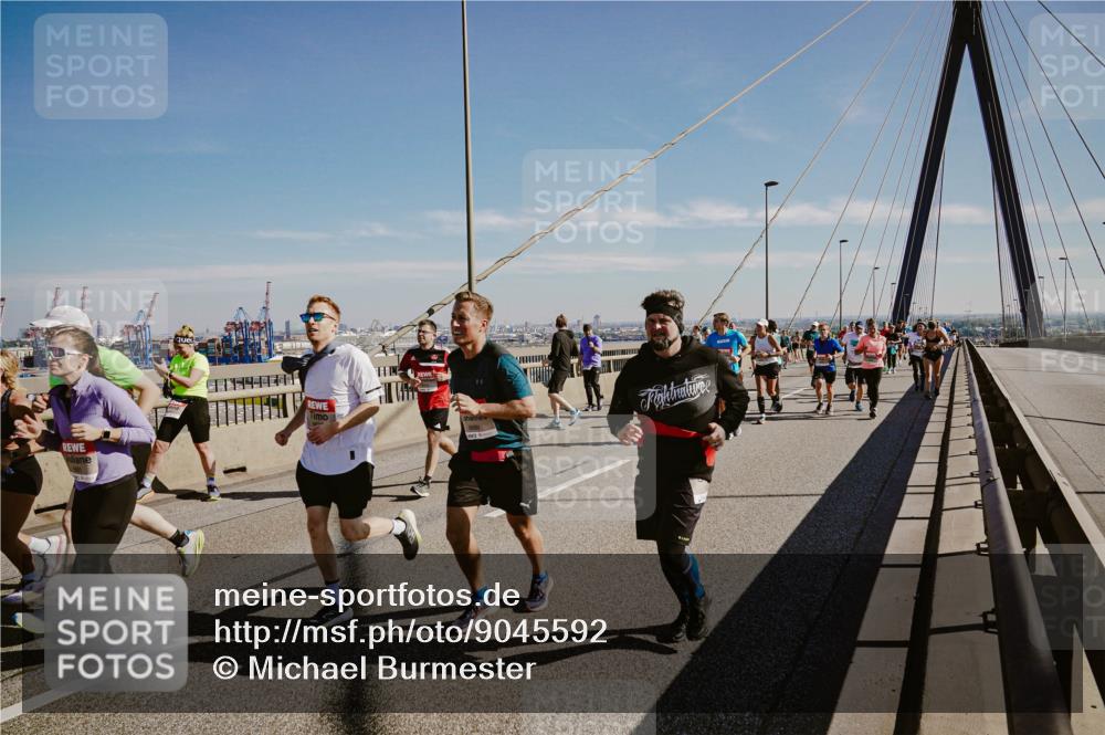 03.10.2025 - Köhlbrandbrückenlauf Michael Burmester http://msf.ph/oto/9045592 03.10.2025 12:28:01 Position 1  meine-sportfotos.de