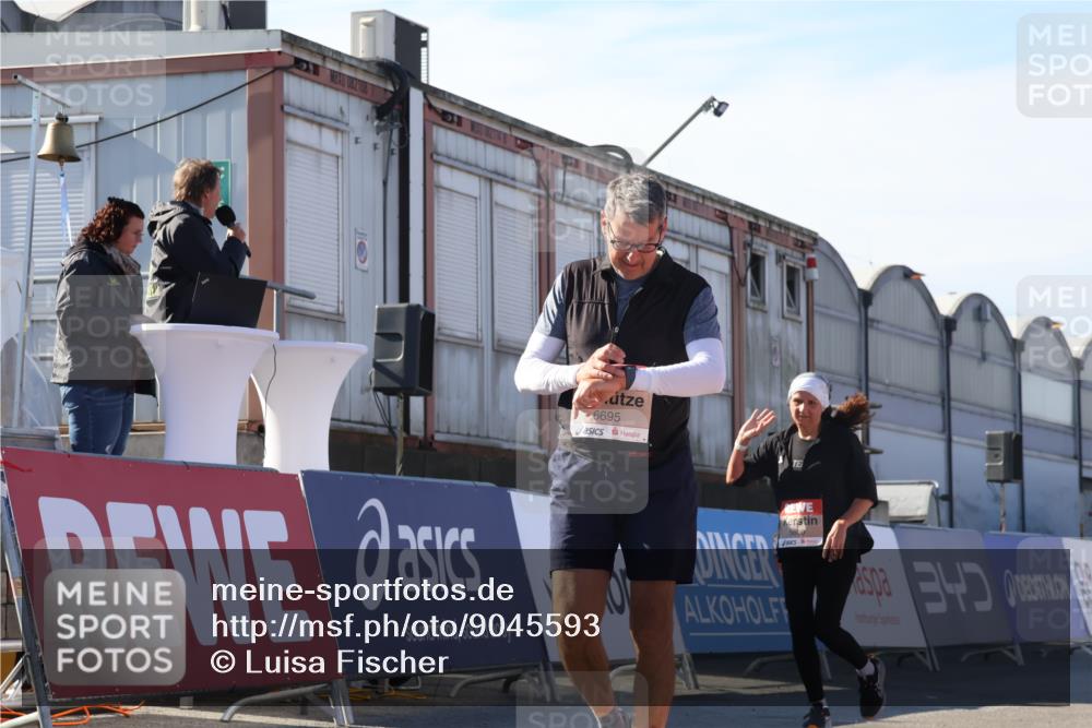 03.10.2025 - Köhlbrandbrückenlauf Luisa Fischer http://msf.ph/oto/9045593 03.10.2025 13:45:21 Ziel 5015, 5600, 6264, 6695 meine-sportfotos.de