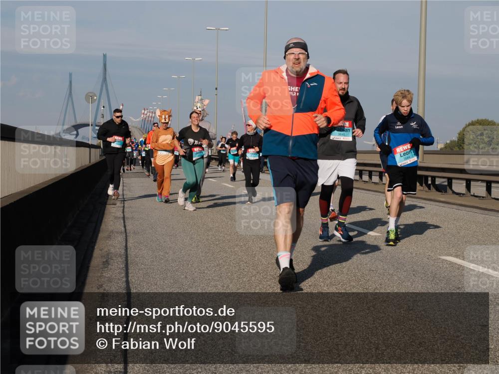 03.10.2025 - Köhlbrandbrückenlauf Fabian Wolf http://msf.ph/oto/9045595 03.10.2025 09:57:56 Position 3 21, 2, 3645, 3644 meine-sportfotos.de