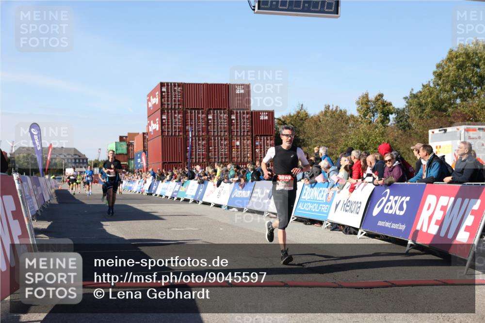 03.10.2025 - Köhlbrandbrückenlauf Lena Gebhardt http://msf.ph/oto/9045597 03.10.2025 13:01:17 Ziel 4039, 4737, 5779, 5915, 6307, 6614 meine-sportfotos.de