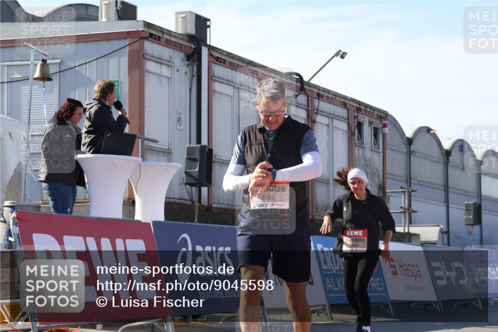 03.10.2025 - Köhlbrandbrückenlauf Luisa Fischer http://msf.ph/oto/9045598 03.10.2025 13:45:21 Ziel 5015, 5600, 6264, 6695 meine-sportfotos.de
