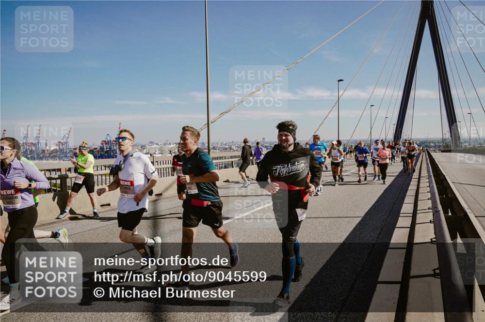 03.10.2025 - Köhlbrandbrückenlauf Michael Burmester http://msf.ph/oto/9045599 03.10.2025 12:28:02 Position 1  meine-sportfotos.de