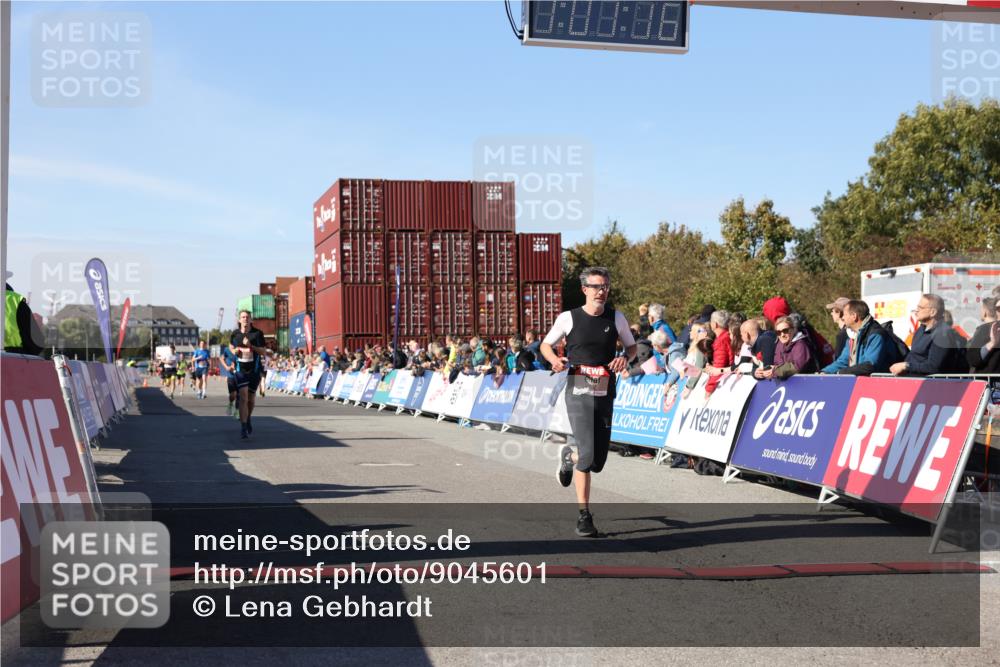 03.10.2025 - Köhlbrandbrückenlauf Lena Gebhardt http://msf.ph/oto/9045601 03.10.2025 13:01:17 Ziel 4039, 4737, 5779, 5915, 6307, 6614 meine-sportfotos.de
