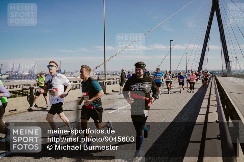 03.10.2025 - Köhlbrandbrückenlauf Michael Burmester http://msf.ph/oto/9045603 03.10.2025 12:28:02 Position 1 6690 meine-sportfotos.de