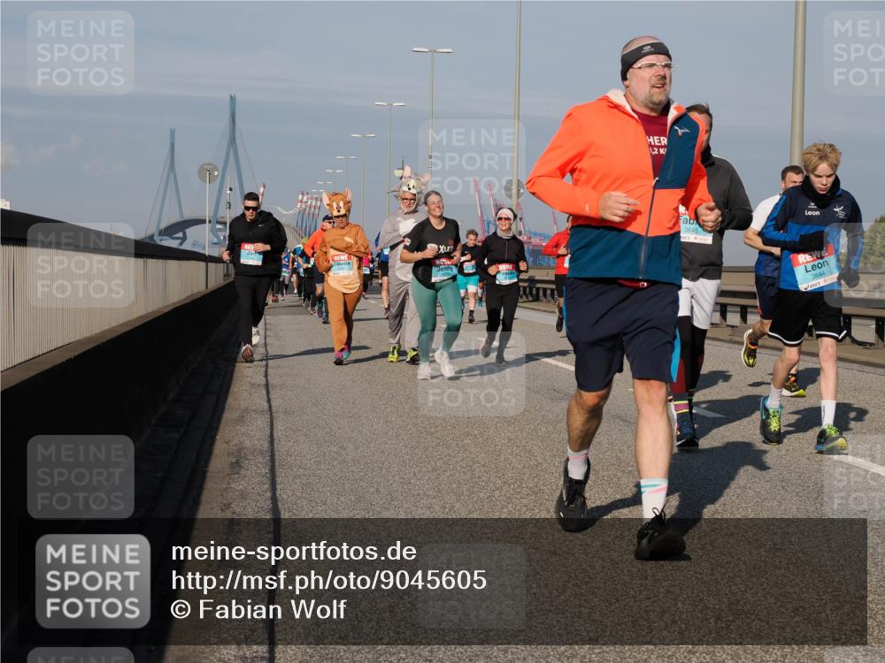 03.10.2025 - Köhlbrandbrückenlauf Fabian Wolf http://msf.ph/oto/9045605 03.10.2025 09:57:56 Position 3 1, 2, 3645, 1773, 3644 meine-sportfotos.de