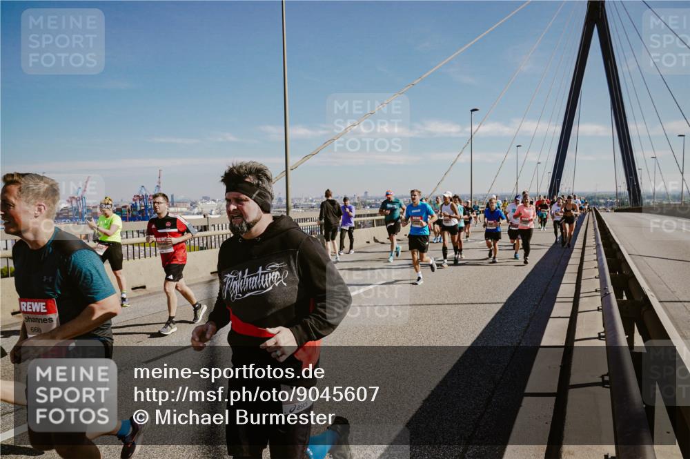 03.10.2025 - Köhlbrandbrückenlauf Michael Burmester http://msf.ph/oto/9045607 03.10.2025 12:28:02 Position 1 6689, 633 meine-sportfotos.de