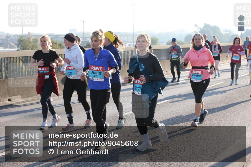 03.10.2025 - Köhlbrandbrückenlauf Lena Gebhardt http://msf.ph/oto/9045608 03.10.2025 09:27:49 Position 1 3746, 3367, 3739, 2457 meine-sportfotos.de