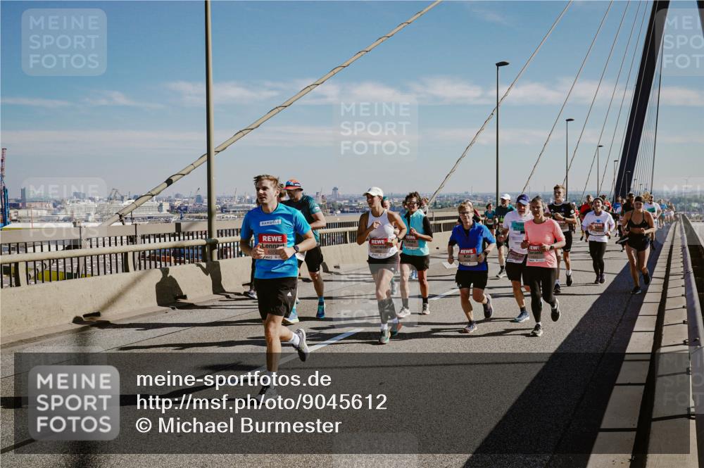 03.10.2025 - Köhlbrandbrückenlauf Michael Burmester http://msf.ph/oto/9045612 03.10.2025 12:28:03 Position 1  meine-sportfotos.de