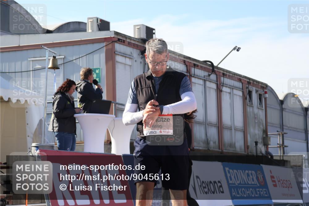 03.10.2025 - Köhlbrandbrückenlauf Luisa Fischer http://msf.ph/oto/9045613 03.10.2025 13:45:22 Ziel 9148, 5015, 5223, 5600, 5999, 6264, 6695 meine-sportfotos.de