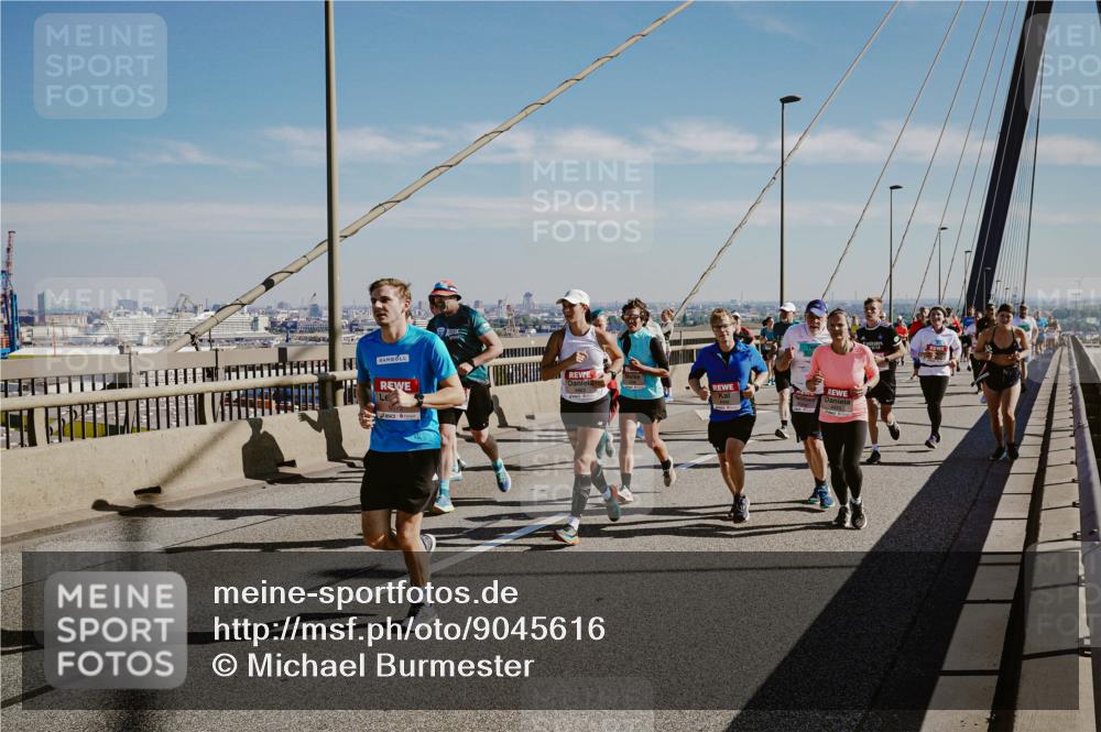 03.10.2025 - Köhlbrandbrückenlauf Michael Burmester http://msf.ph/oto/9045616 03.10.2025 12:28:03 Position 1  meine-sportfotos.de