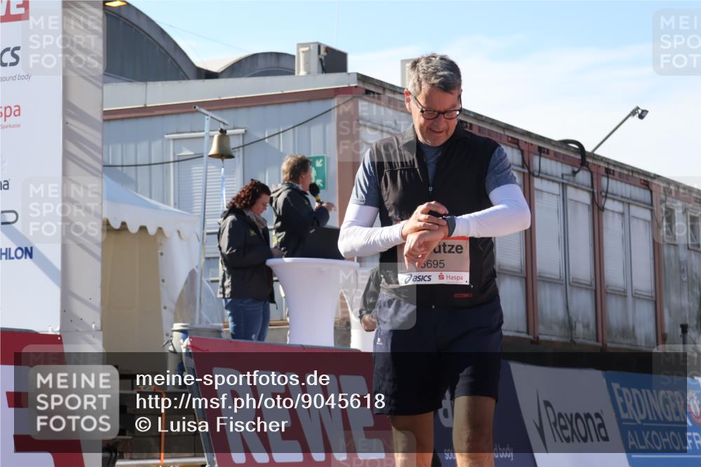 03.10.2025 - Köhlbrandbrückenlauf Luisa Fischer http://msf.ph/oto/9045618 03.10.2025 13:45:23 Ziel 9148, 5223, 5600, 5999, 6264, 6695 meine-sportfotos.de