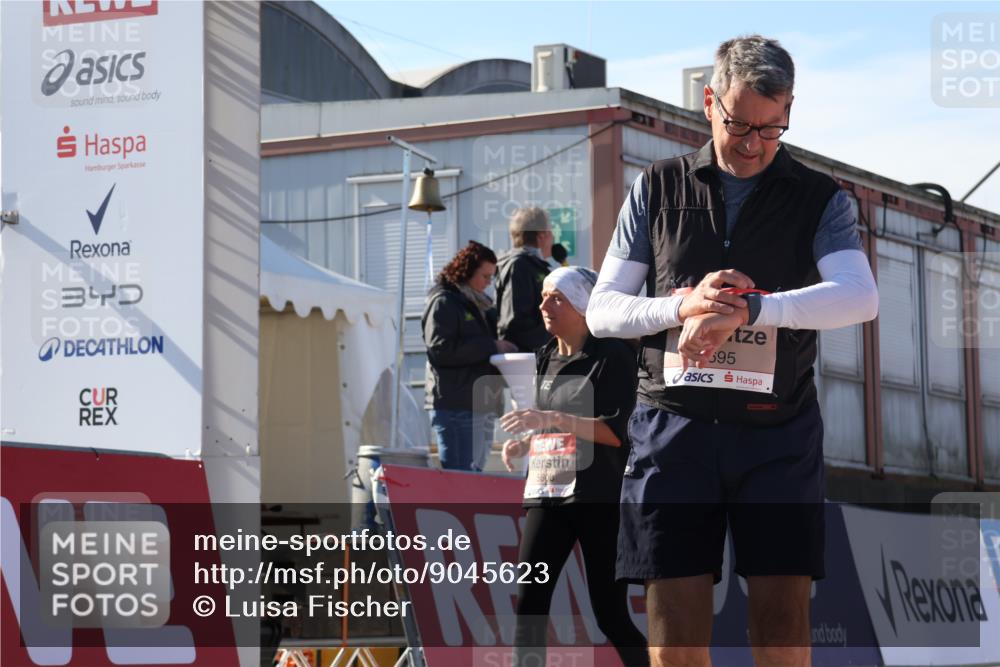 03.10.2025 - Köhlbrandbrückenlauf Luisa Fischer http://msf.ph/oto/9045623 03.10.2025 13:45:23 Ziel 9148, 5223, 5600, 5999, 6264, 6695 meine-sportfotos.de