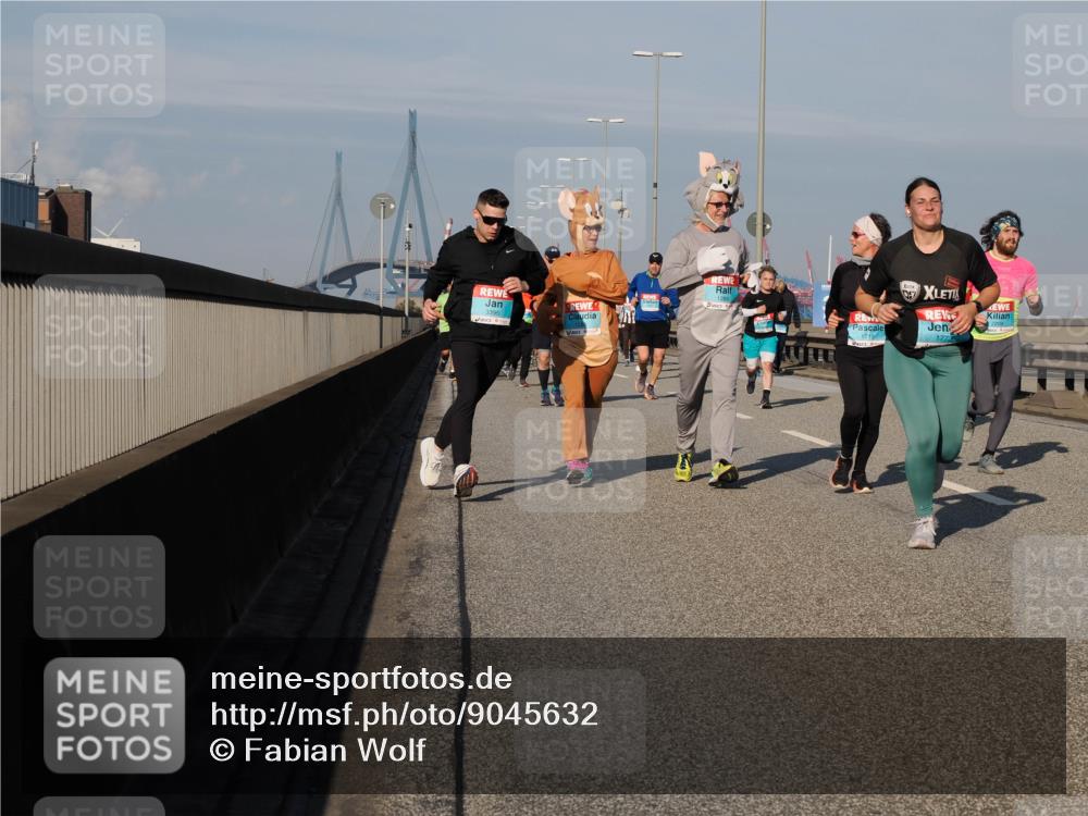 03.10.2025 - Köhlbrandbrückenlauf Fabian Wolf http://msf.ph/oto/9045632 03.10.2025 09:57:58 Position 3 3395, 1711, 1773 meine-sportfotos.de