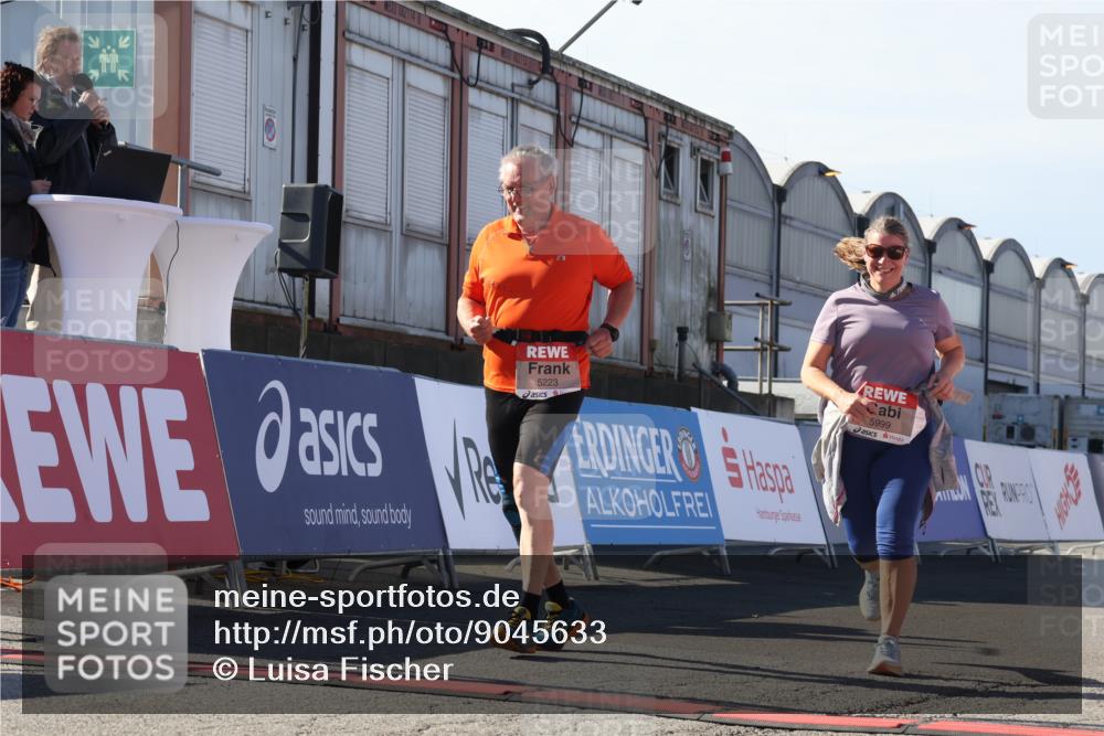 03.10.2025 - Köhlbrandbrückenlauf Luisa Fischer http://msf.ph/oto/9045633 03.10.2025 13:45:27 Ziel 9148, 5223, 5600, 5999, 6695 meine-sportfotos.de