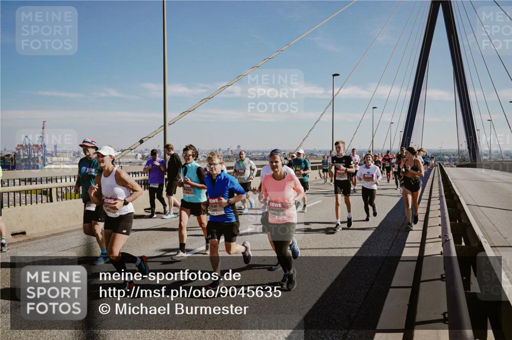 03.10.2025 - Köhlbrandbrückenlauf Michael Burmester http://msf.ph/oto/9045635 03.10.2025 12:28:05 Position 1  meine-sportfotos.de