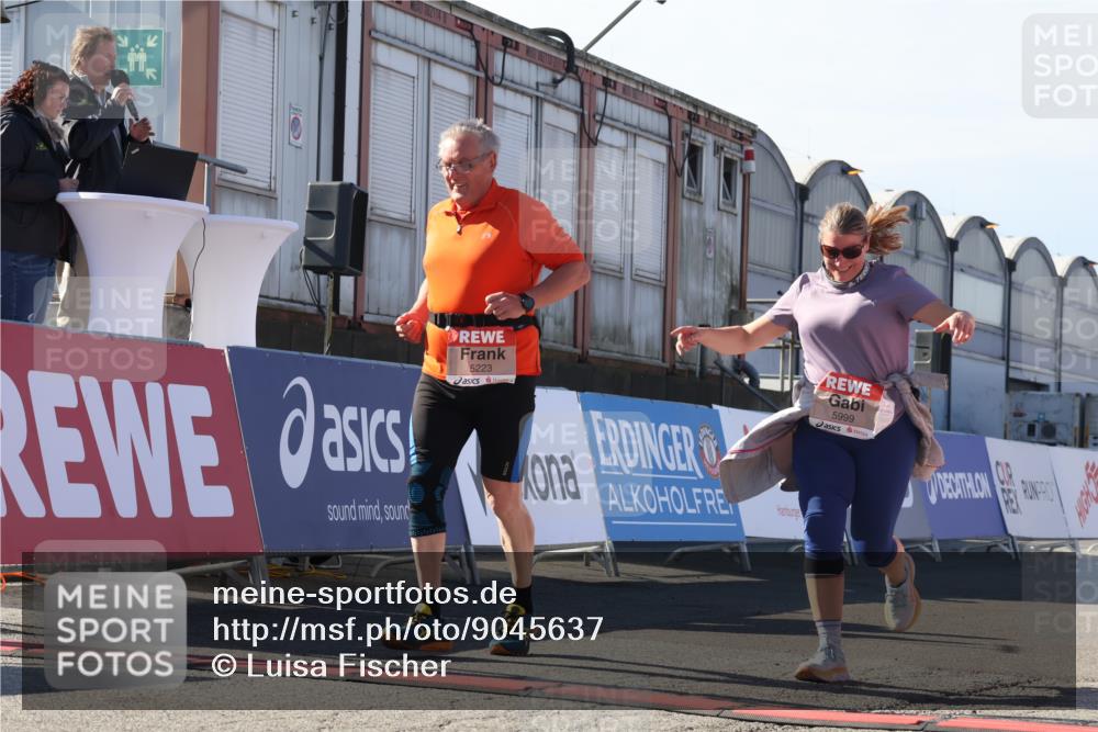03.10.2025 - Köhlbrandbrückenlauf Luisa Fischer http://msf.ph/oto/9045637 03.10.2025 13:45:27 Ziel 9148, 5223, 5600, 5999, 6695 meine-sportfotos.de