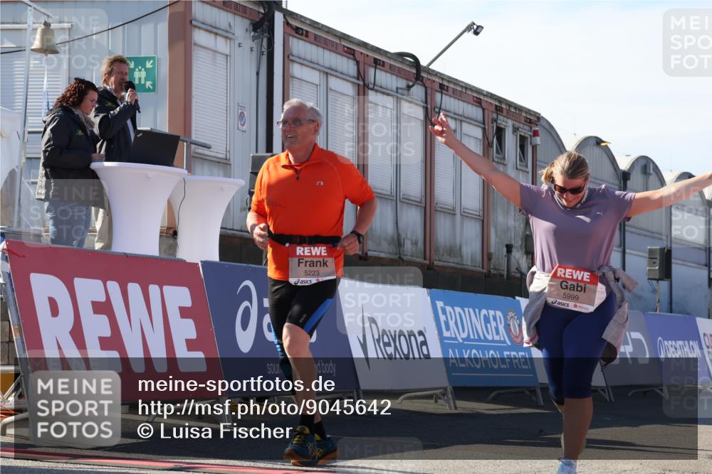 03.10.2025 - Köhlbrandbrückenlauf Luisa Fischer http://msf.ph/oto/9045642 03.10.2025 13:45:27 Ziel 9148, 5223, 5600, 5999, 6695 meine-sportfotos.de