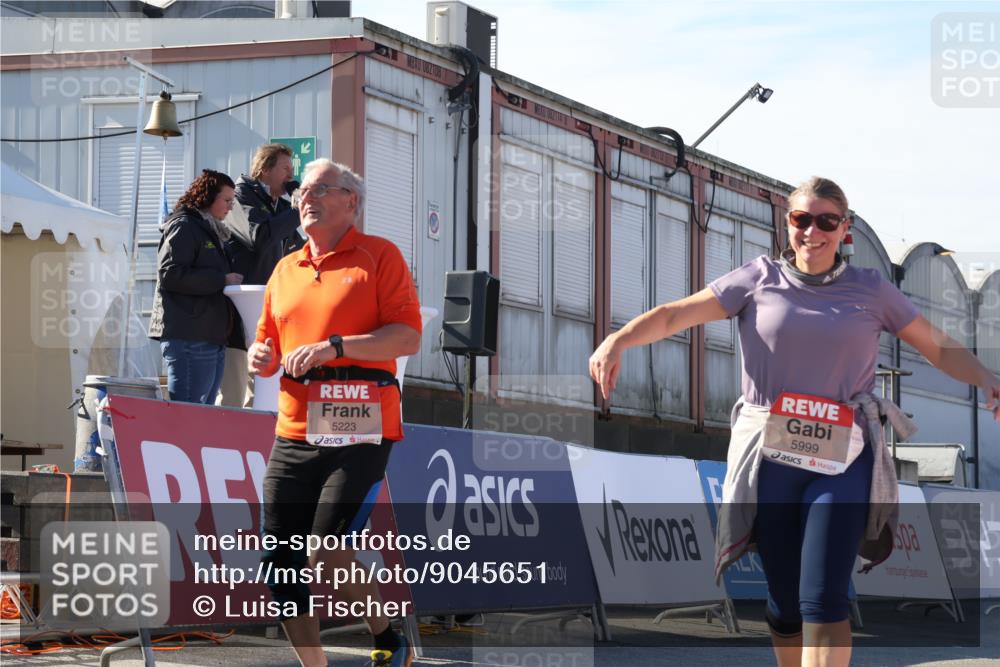 03.10.2025 - Köhlbrandbrückenlauf Luisa Fischer http://msf.ph/oto/9045651 03.10.2025 13:45:28 Ziel 9148, 5223, 5600, 5999, 6695 meine-sportfotos.de