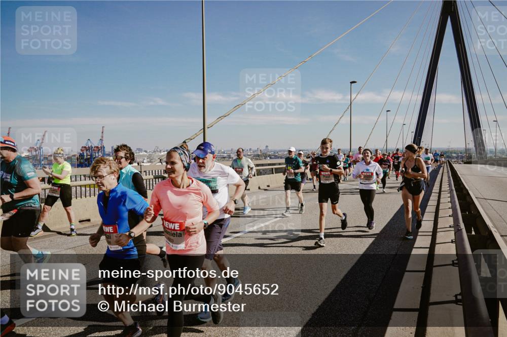 03.10.2025 - Köhlbrandbrückenlauf Michael Burmester http://msf.ph/oto/9045652 03.10.2025 12:28:05 Position 1  meine-sportfotos.de