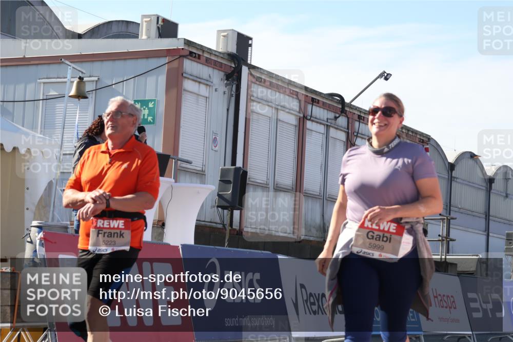 03.10.2025 - Köhlbrandbrückenlauf Luisa Fischer http://msf.ph/oto/9045656 03.10.2025 13:45:28 Ziel 9148, 5223, 5600, 5999, 6695 meine-sportfotos.de