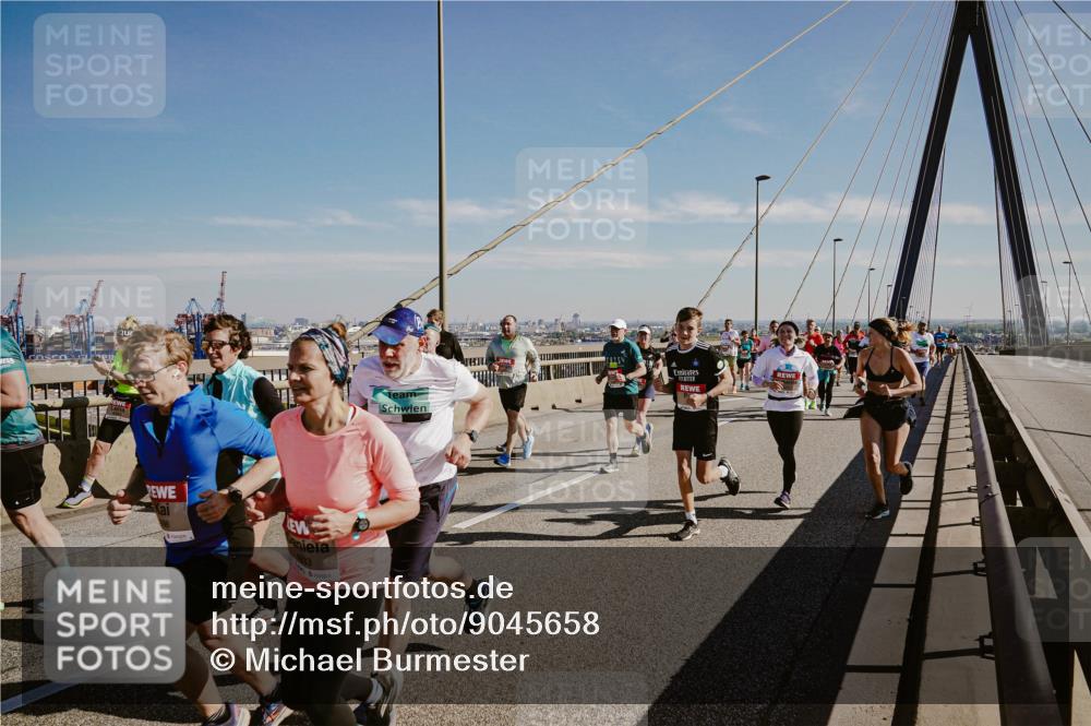 03.10.2025 - Köhlbrandbrückenlauf Michael Burmester http://msf.ph/oto/9045658 03.10.2025 12:28:05 Position 1 983 meine-sportfotos.de