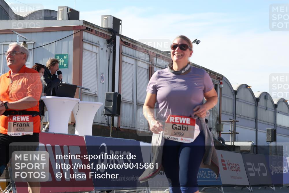 03.10.2025 - Köhlbrandbrückenlauf Luisa Fischer http://msf.ph/oto/9045661 03.10.2025 13:45:29 Ziel 9148, 5223, 5600, 5999, 6695 meine-sportfotos.de