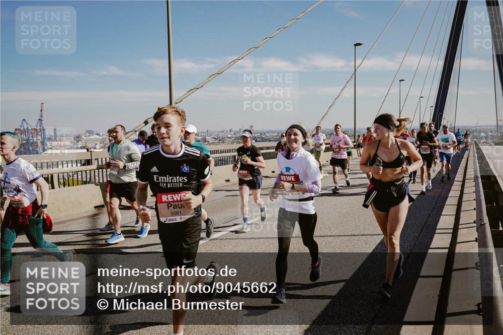 03.10.2025 - Köhlbrandbrückenlauf Michael Burmester http://msf.ph/oto/9045662 03.10.2025 12:28:07 Position 1 5061 meine-sportfotos.de