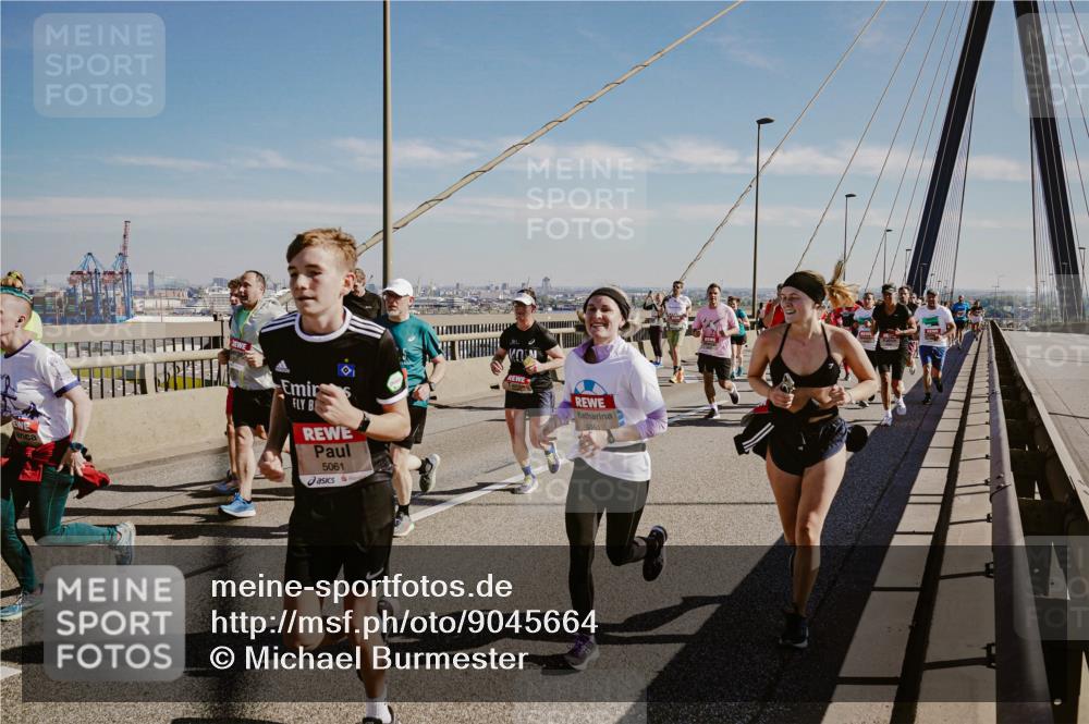 03.10.2025 - Köhlbrandbrückenlauf Michael Burmester http://msf.ph/oto/9045664 03.10.2025 12:28:07 Position 1 5061 meine-sportfotos.de