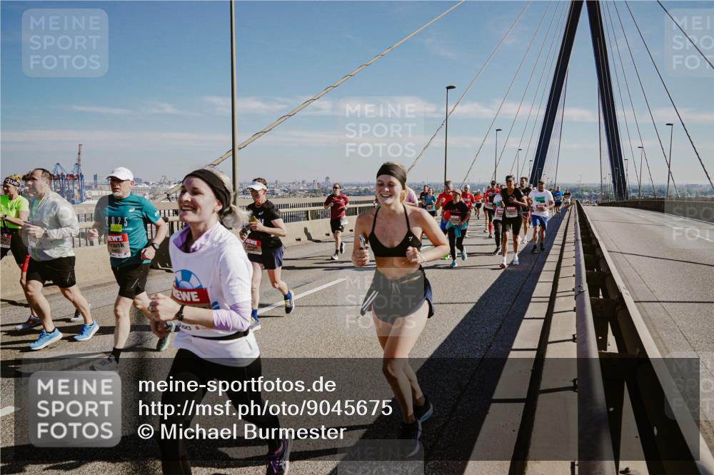03.10.2025 - Köhlbrandbrückenlauf Michael Burmester http://msf.ph/oto/9045675 03.10.2025 12:28:07 Position 1 2025 meine-sportfotos.de