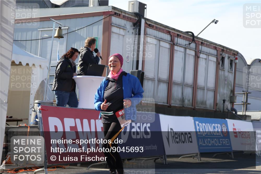 03.10.2025 - Köhlbrandbrückenlauf Luisa Fischer http://msf.ph/oto/9045693 03.10.2025 13:45:44 Ziel 5184, 5860, 6029 meine-sportfotos.de