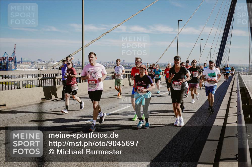 03.10.2025 - Köhlbrandbrückenlauf Michael Burmester http://msf.ph/oto/9045697 03.10.2025 12:28:09 Position 1  meine-sportfotos.de