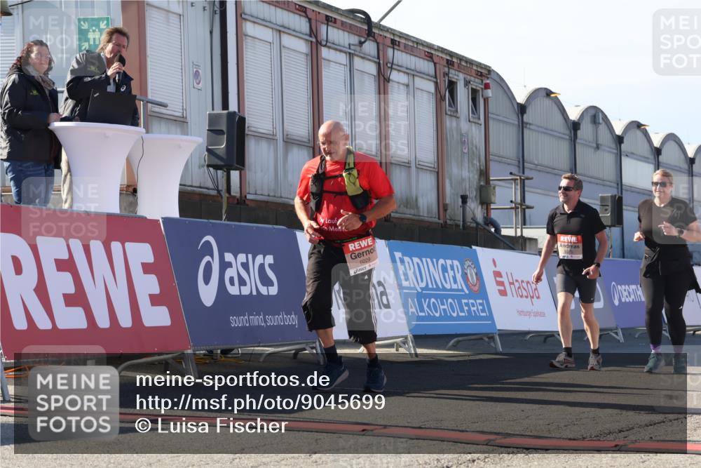 03.10.2025 - Köhlbrandbrückenlauf Luisa Fischer http://msf.ph/oto/9045699 03.10.2025 13:45:48 Ziel 5184, 5375, 5376, 5860, 6029 meine-sportfotos.de