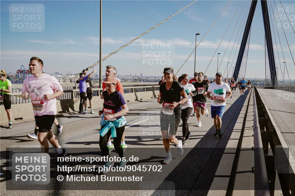 03.10.2025 - Köhlbrandbrückenlauf Michael Burmester http://msf.ph/oto/9045702 03.10.2025 12:28:10 Position 1 4593 meine-sportfotos.de