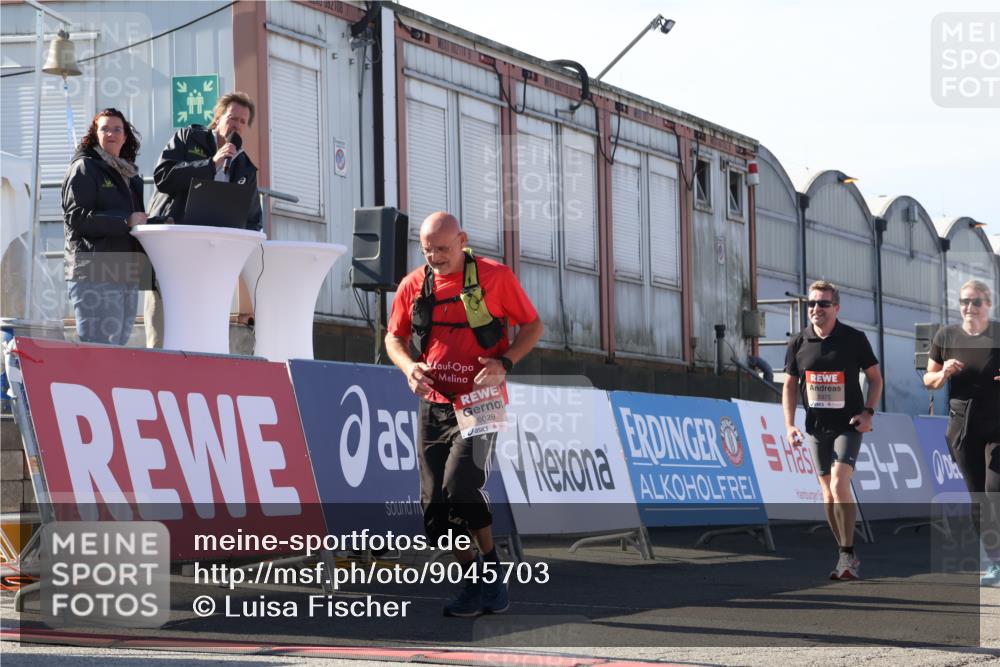 03.10.2025 - Köhlbrandbrückenlauf Luisa Fischer http://msf.ph/oto/9045703 03.10.2025 13:45:49 Ziel 5184, 5375, 5376, 5860, 6029 meine-sportfotos.de