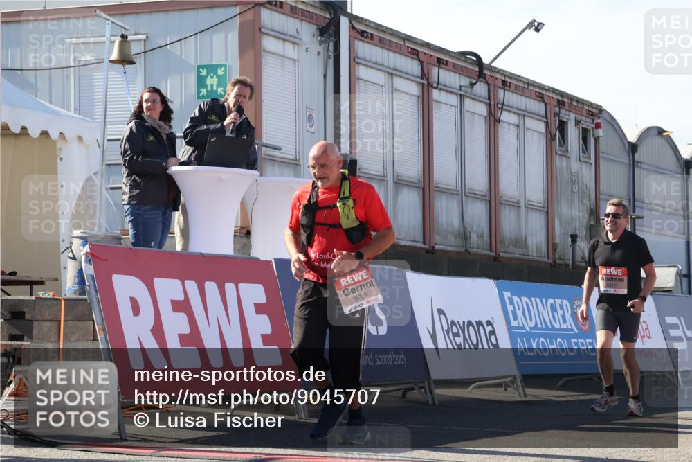03.10.2025 - Köhlbrandbrückenlauf Luisa Fischer http://msf.ph/oto/9045707 03.10.2025 13:45:49 Ziel 5184, 5375, 5376, 5860, 6029 meine-sportfotos.de