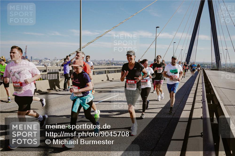03.10.2025 - Köhlbrandbrückenlauf Michael Burmester http://msf.ph/oto/9045708 03.10.2025 12:28:10 Position 1 5874, 5097, 4593, 6566 meine-sportfotos.de