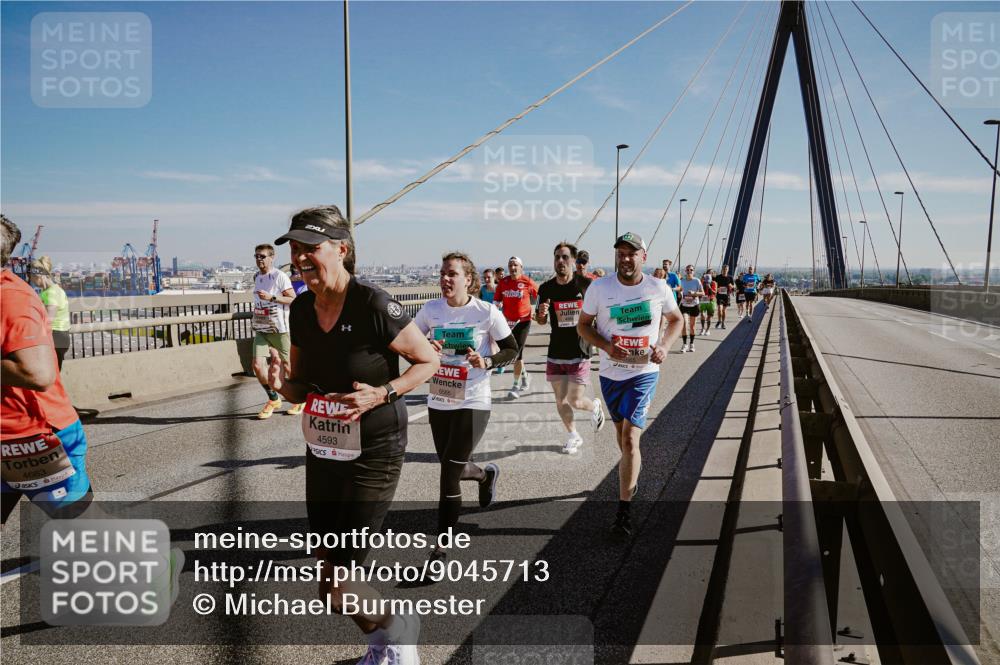 03.10.2025 - Köhlbrandbrückenlauf Michael Burmester http://msf.ph/oto/9045713 03.10.2025 12:28:11 Position 1 4683, 4593, 6566, 406, 4 meine-sportfotos.de
