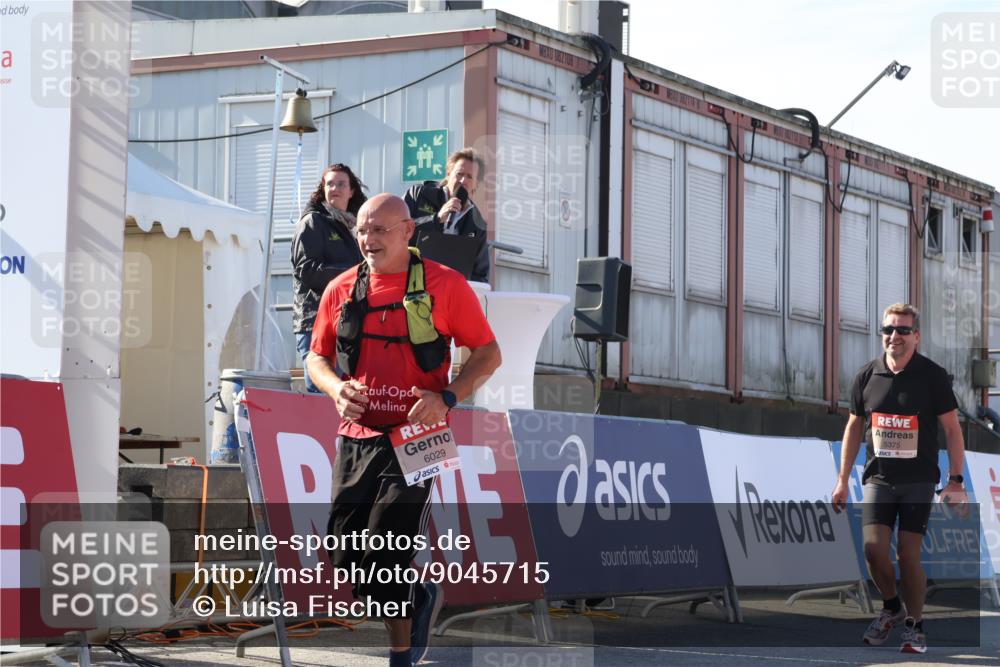 03.10.2025 - Köhlbrandbrückenlauf Luisa Fischer http://msf.ph/oto/9045715 03.10.2025 13:45:50 Ziel 5184, 5375, 5376, 5860, 6029 meine-sportfotos.de