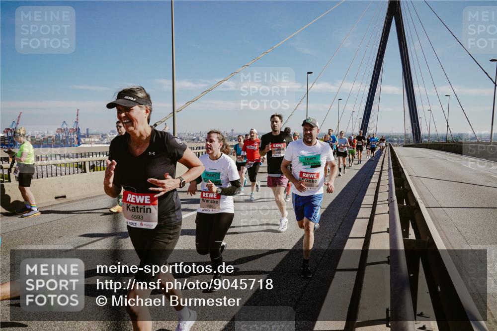 03.10.2025 - Köhlbrandbrückenlauf Michael Burmester http://msf.ph/oto/9045718 03.10.2025 12:28:11 Position 1 4593, 6566 meine-sportfotos.de